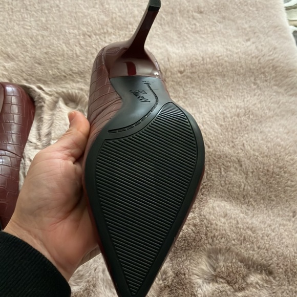 GUESS DARK RED LEATHER HELLS SHOES SIZE 7 M - Picture 6 of 11